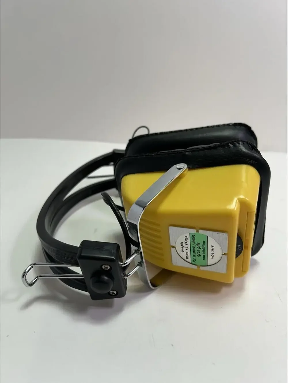 Vintage Gran Prix AM-FM Radio Yellow Headphones HP9000 Tested And Working 9-volt